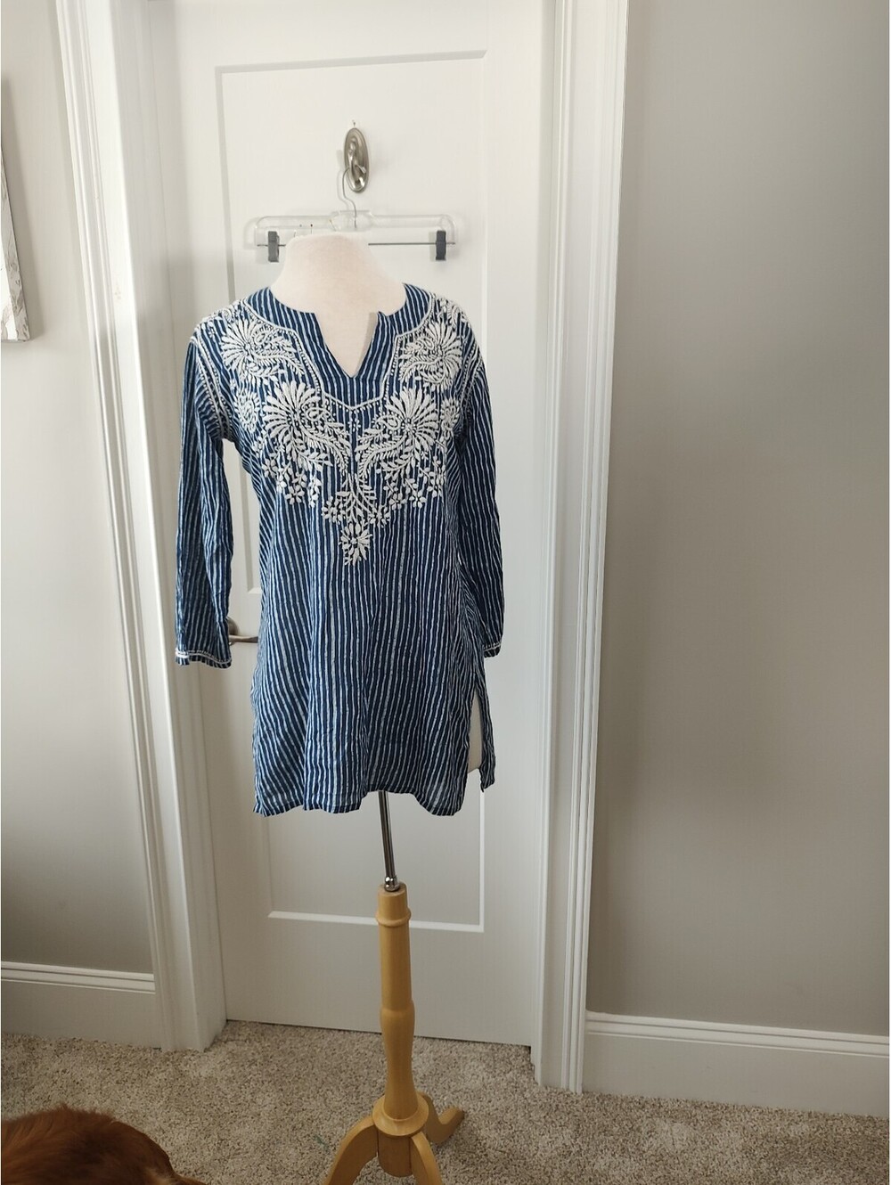 No Label Women's Blue and White Striped Embroidered Cotton Tunic, Medium, Casual